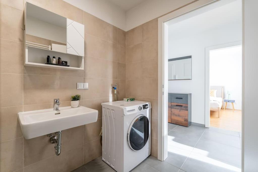 Apartamento Hm • Sleek 1br With Balcony *