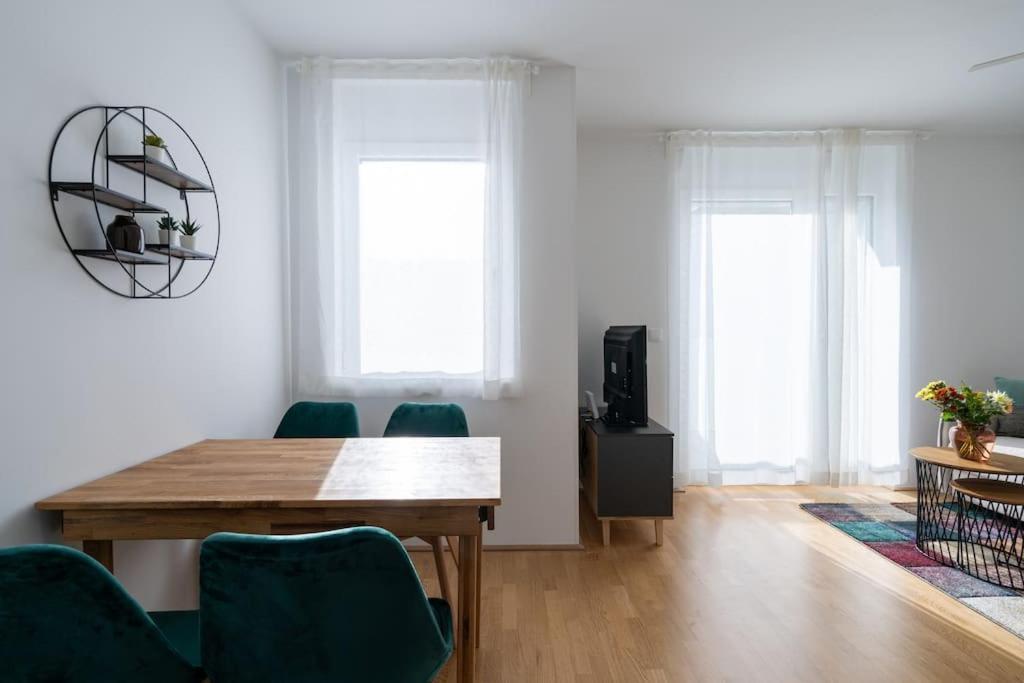 Apartamento Hm • Sleek 1br With Balcony Viena